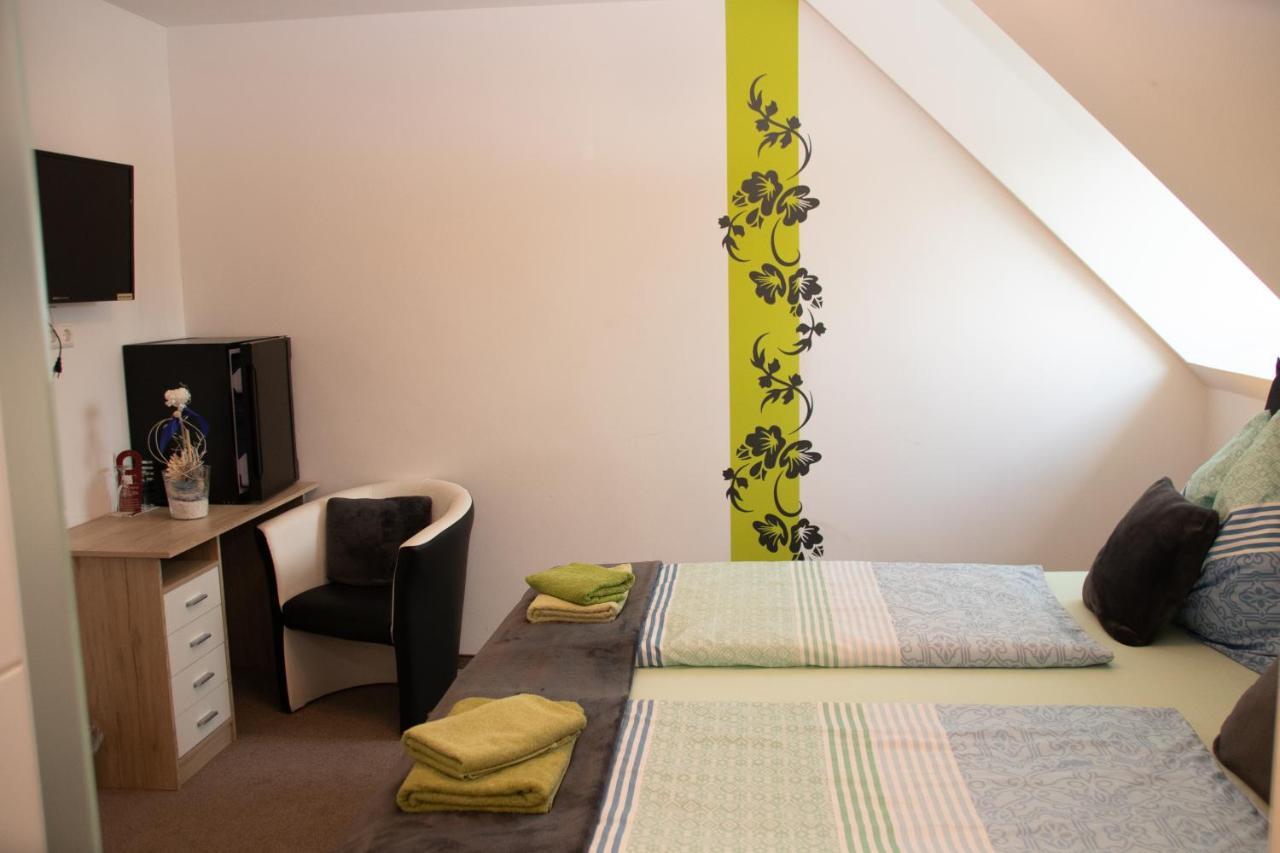 Die Schlafstube - Bed & Breakfast Zeltweg Esterno foto