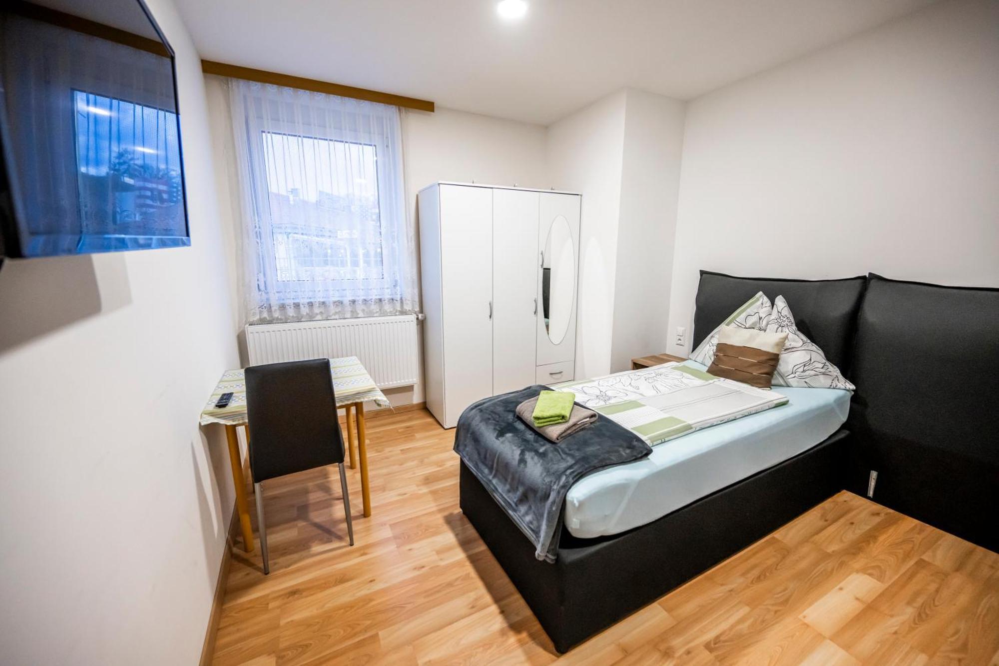 Die Schlafstube - Bed & Breakfast Zeltweg Esterno foto