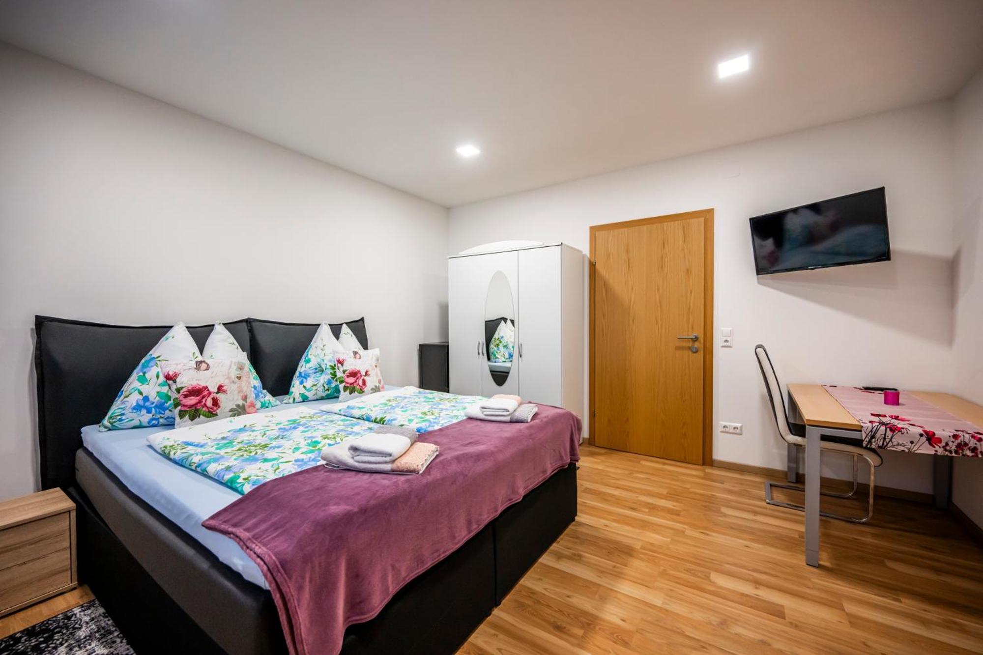 Die Schlafstube - Bed & Breakfast Zeltweg Esterno foto