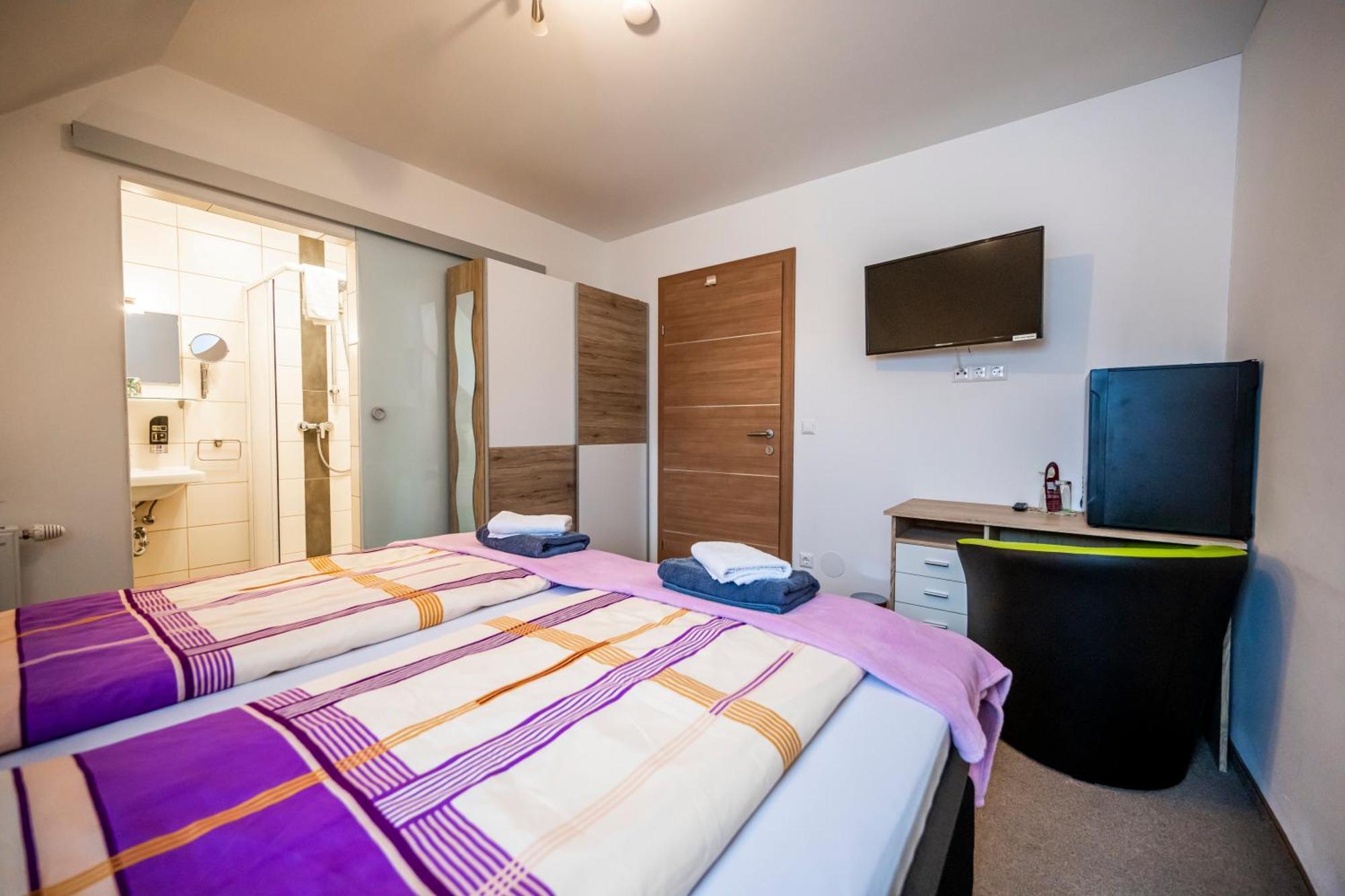 Die Schlafstube - Bed & Breakfast Zeltweg Esterno foto