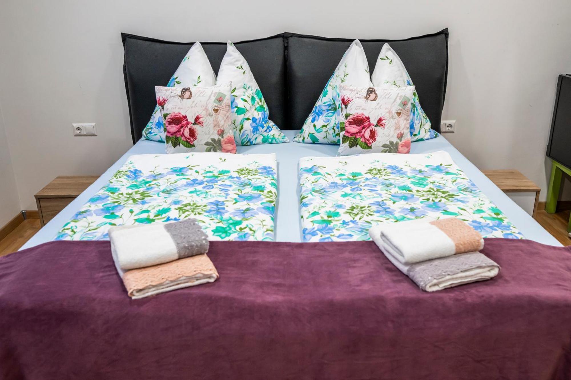 Die Schlafstube - Bed & Breakfast Zeltweg Esterno foto