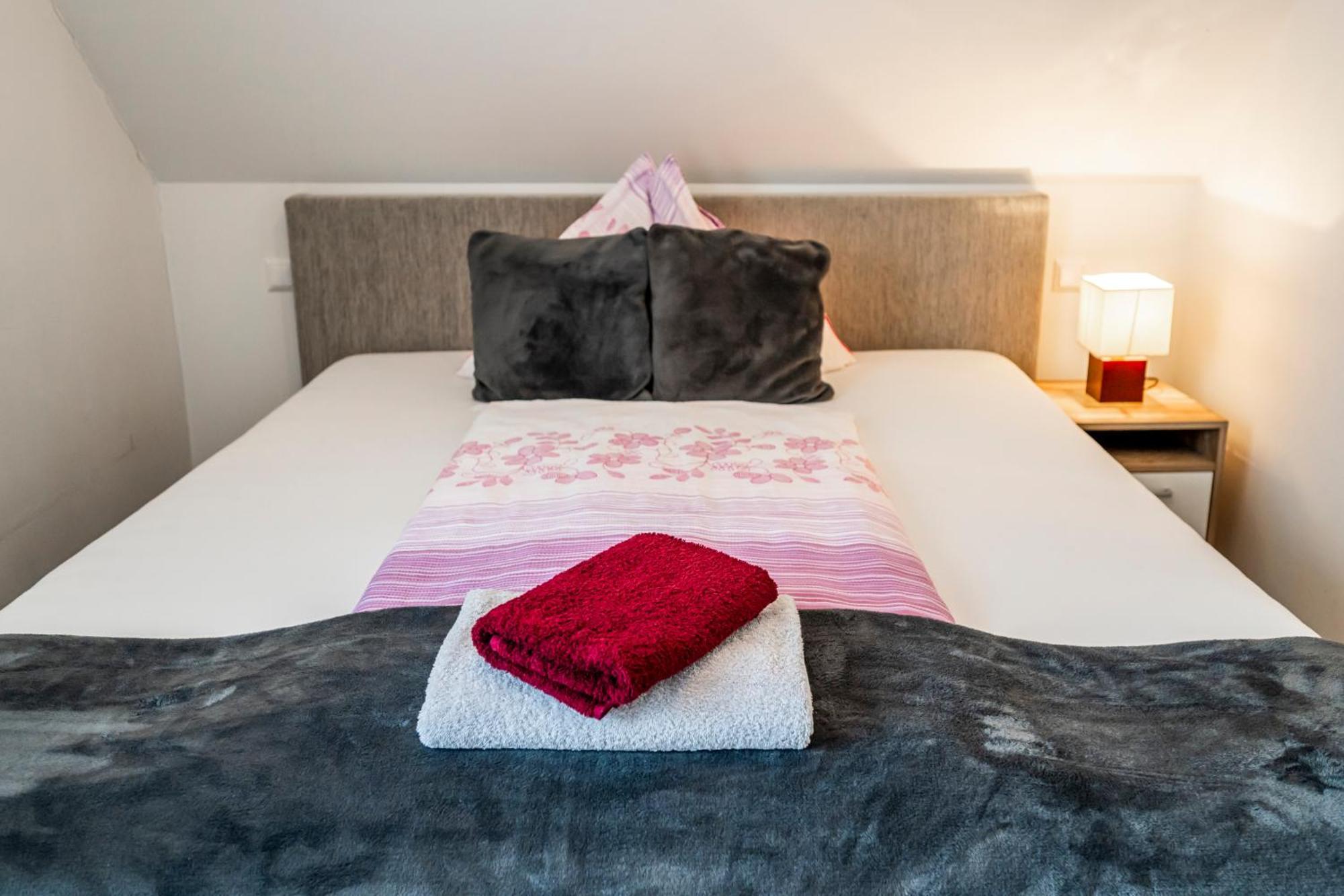 Die Schlafstube - Bed & Breakfast Zeltweg Esterno foto