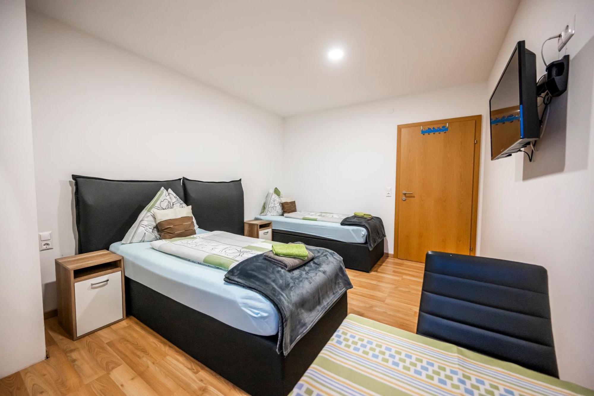 Die Schlafstube - Bed & Breakfast Zeltweg Esterno foto