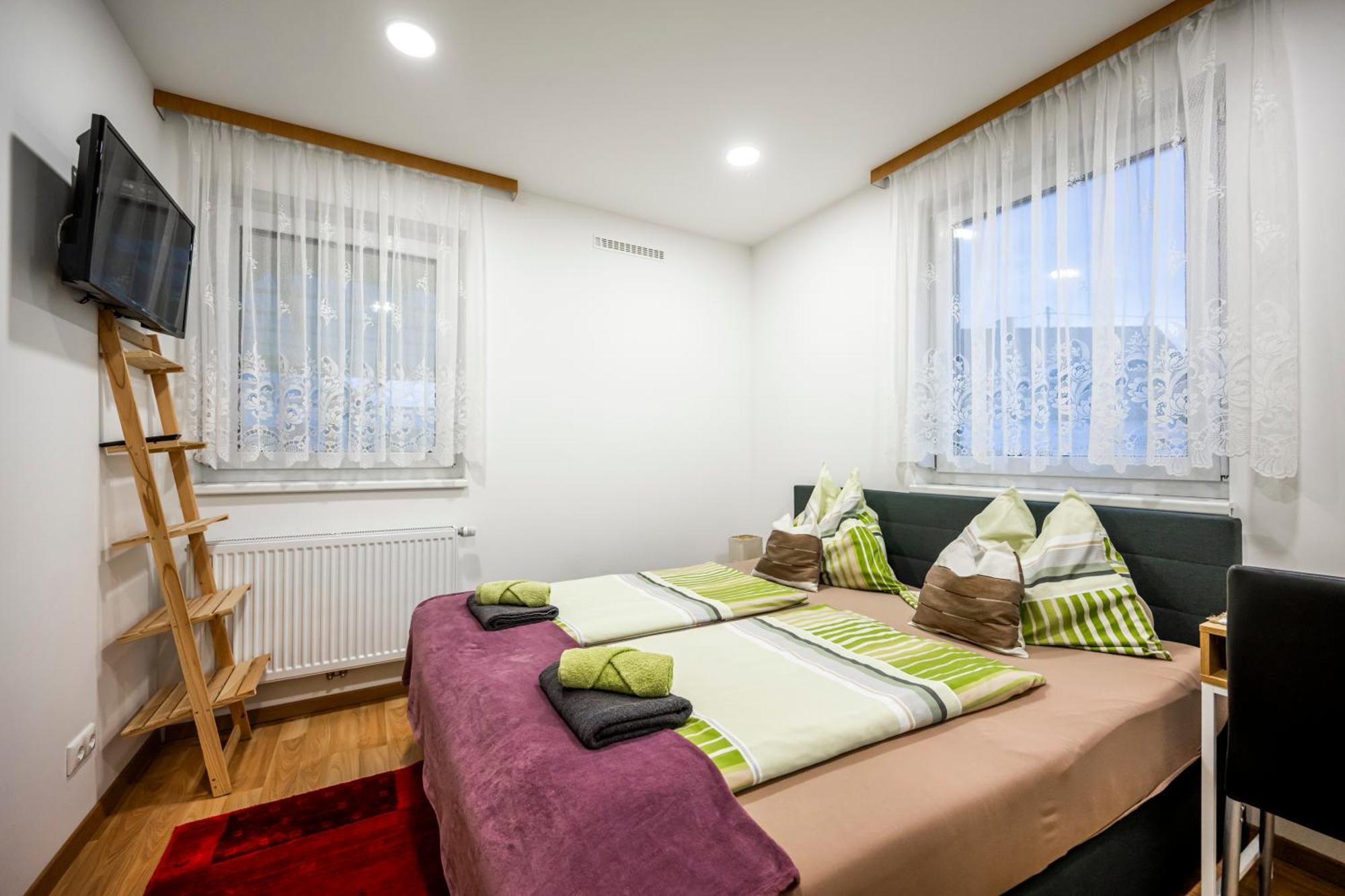 Die Schlafstube - Bed & Breakfast Zeltweg Esterno foto