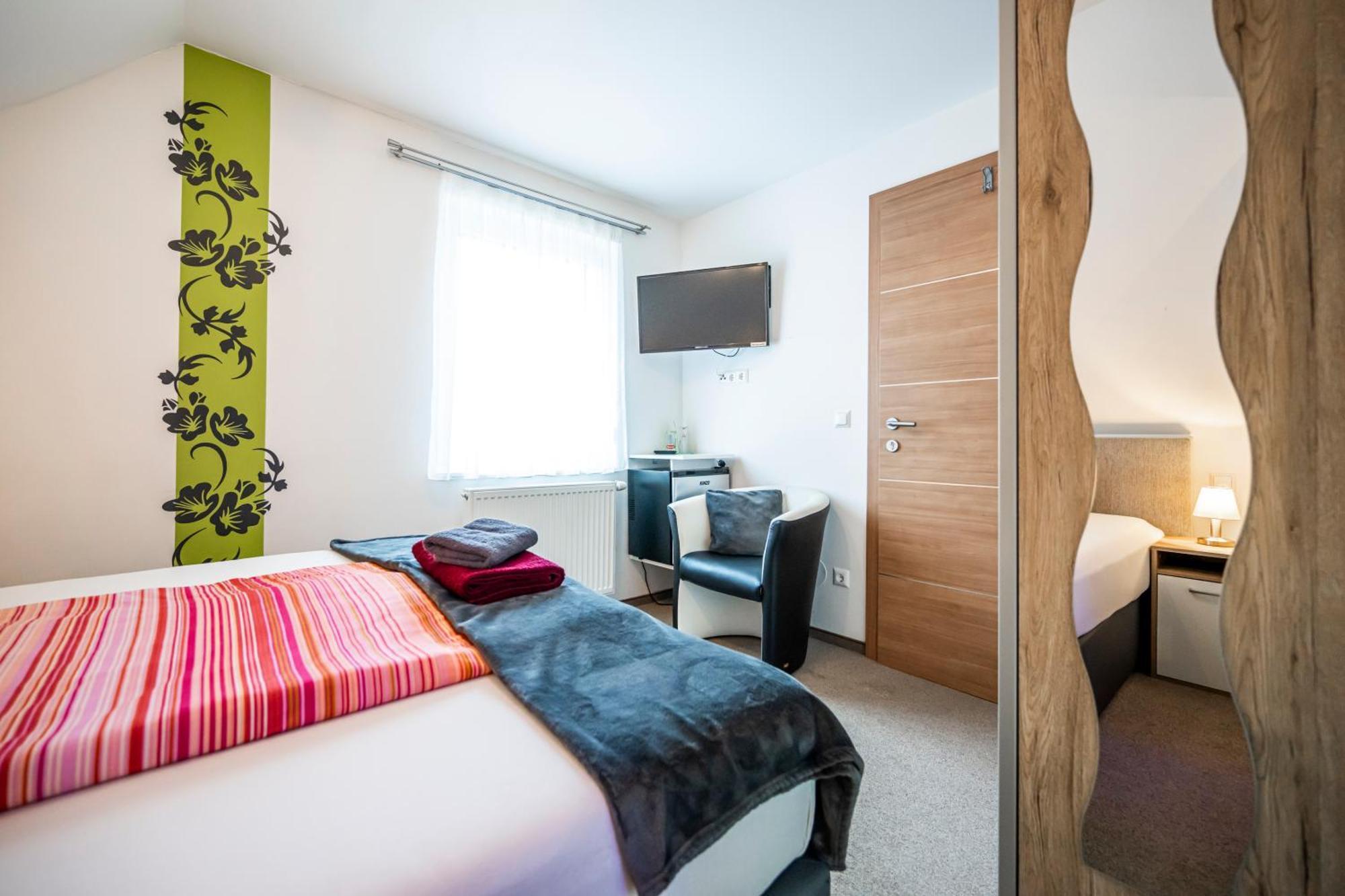 Die Schlafstube - Bed & Breakfast Zeltweg Esterno foto