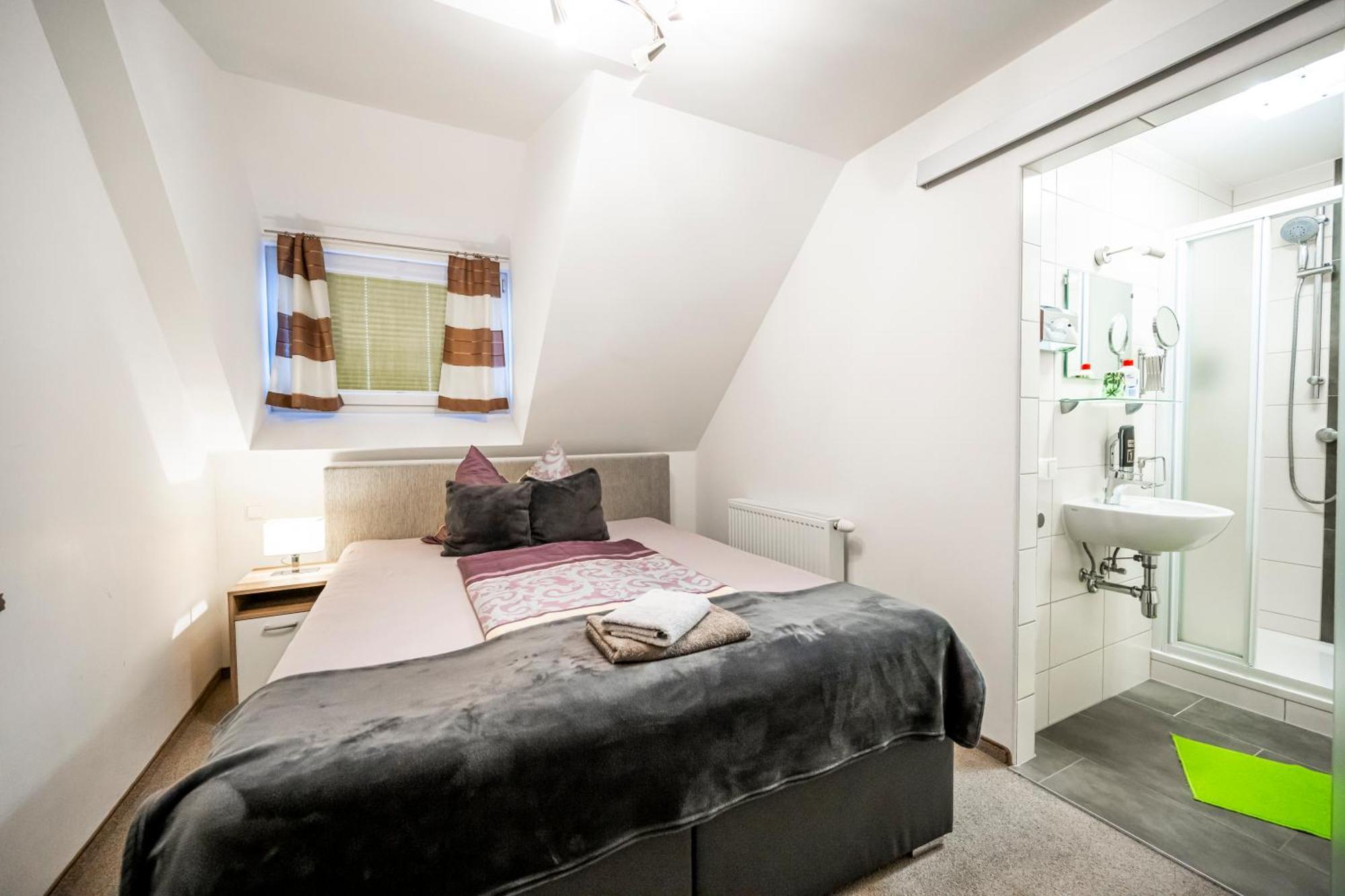 Die Schlafstube - Bed & Breakfast Zeltweg Esterno foto