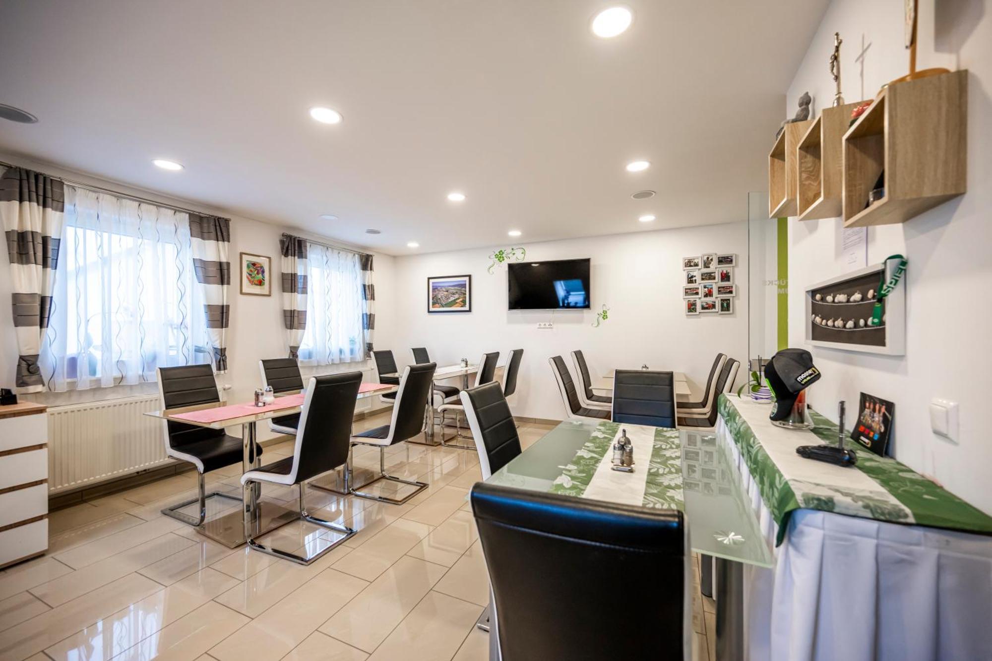 Die Schlafstube - Bed & Breakfast Zeltweg Esterno foto