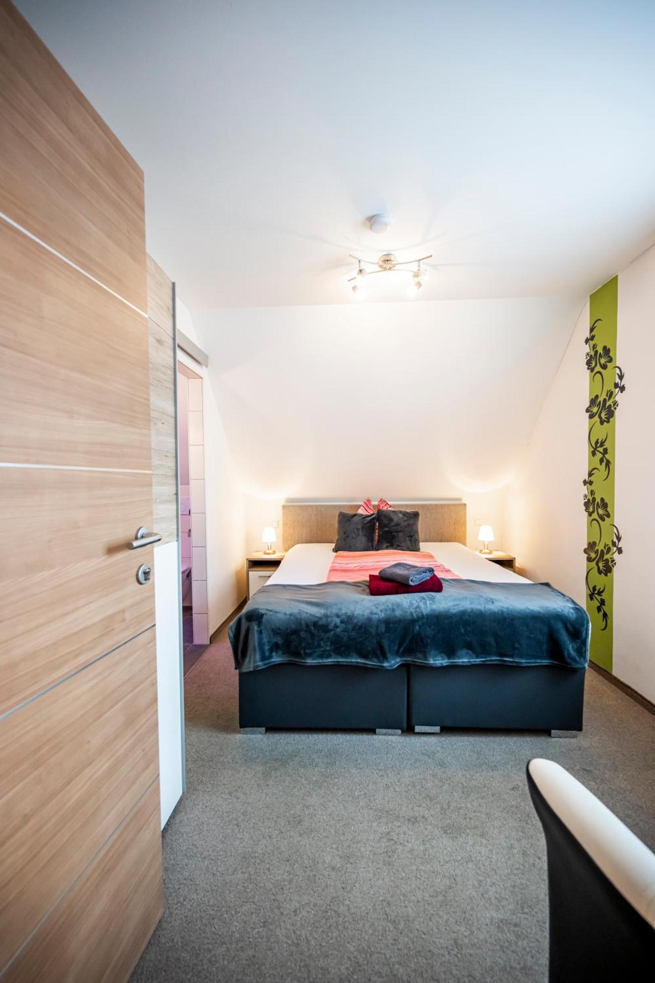 Die Schlafstube - Bed & Breakfast Zeltweg Esterno foto