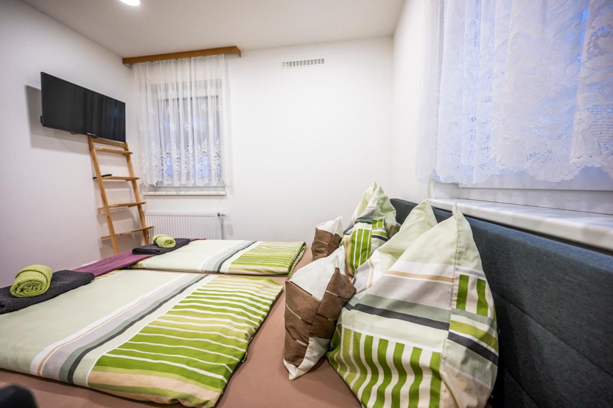 Die Schlafstube - Bed & Breakfast Zeltweg Esterno foto