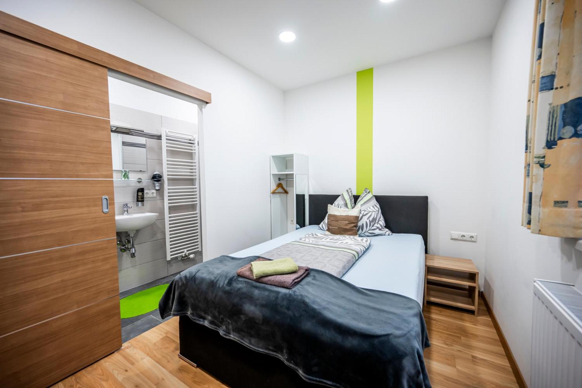 Die Schlafstube - Bed & Breakfast Zeltweg Esterno foto