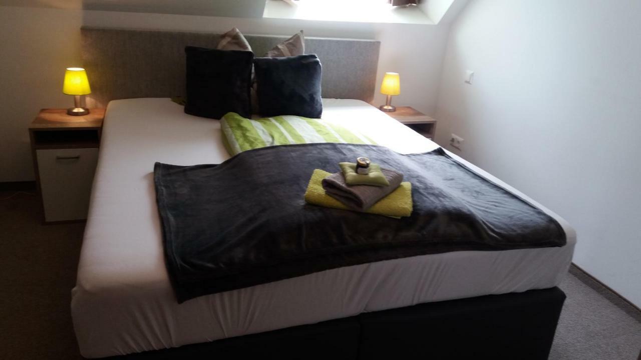 Die Schlafstube - Bed & Breakfast Zeltweg Esterno foto